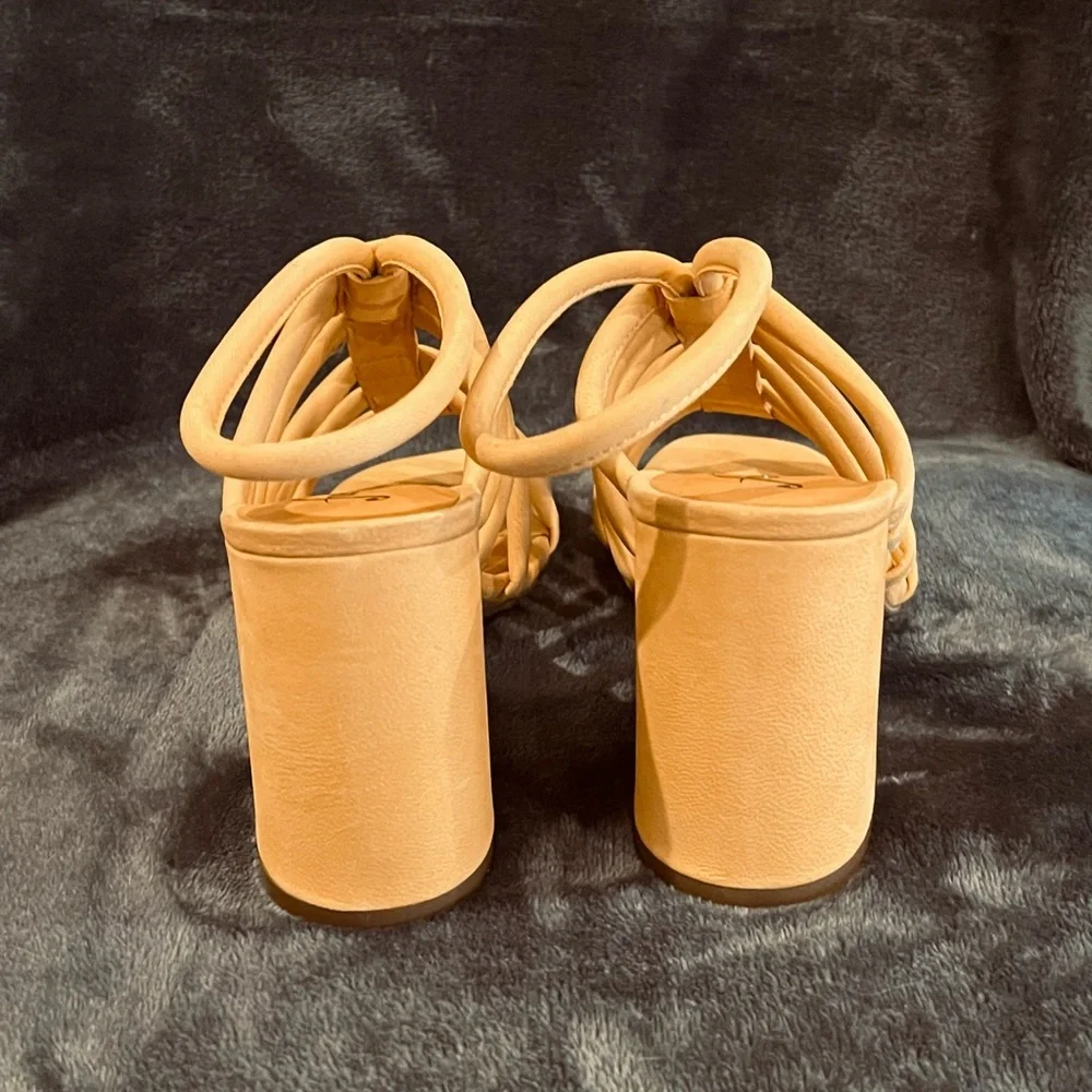 Free People strapped cinched block heel sandals. Leather. Caged style. Yellow 36